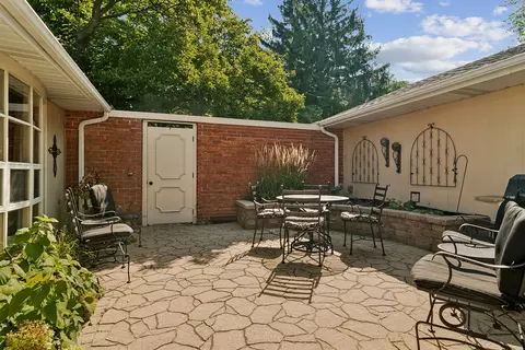 Exterior - 4 Stuart On Oxford St, Rolling Meadows, IL 60008 photo 2 of 4