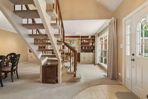 Entry Way - 4 Stuart On Oxford St, Rolling Meadows, IL 60008 photo 1 of 3