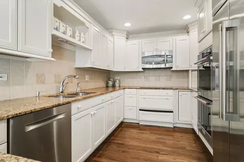 Kitchen - 4 Stuart On Oxford St, Rolling Meadows, IL 60008 photo 1 of 2