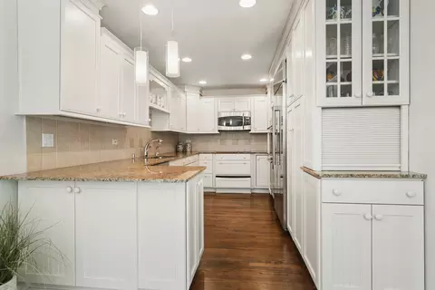 Kitchen - 4 Stuart On Oxford St, Rolling Meadows, IL 60008 photo 2 of 2
