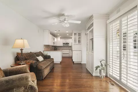 Living - 4 Stuart On Oxford St, Rolling Meadows, IL 60008 photo 2 of 2