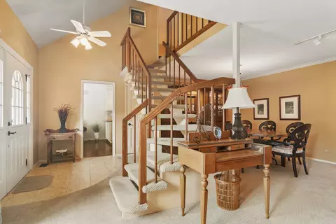 Entry Way - 4 Stuart On Oxford St, Rolling Meadows, IL 60008 photo 2 of 3
