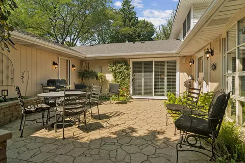 Exterior - 4 Stuart On Oxford St, Rolling Meadows, IL 60008 photo 4 of 4