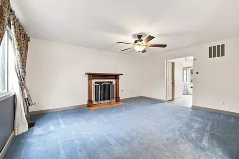 Living - Undisclosed, Aurora, IL 60505 photo 1 of 2