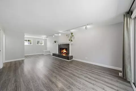 Living - 790 Evergreen Ln, Hoffman Estates, IL 60169 photo 3 of 3