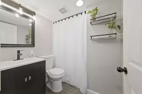Bath - 790 Evergreen Ln, Hoffman Estates, IL 60169 photo 2 of 2