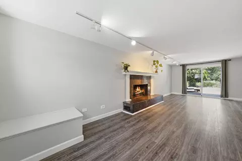 Living - 790 Evergreen Ln, Hoffman Estates, IL 60169 photo 2 of 3