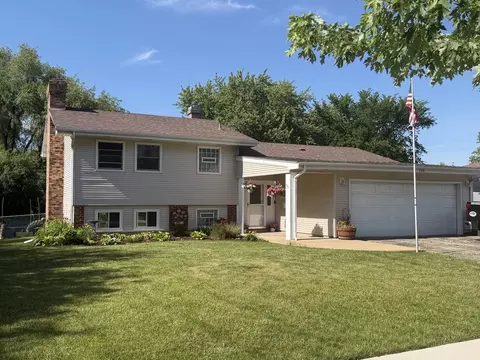 Exterior - 790 Evergreen Ln, Hoffman Estates, IL 60169 photo 2 of 6