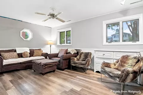 Living - 512 Silbury Ct, Mchenry, IL 60050 photo 2 of 3
