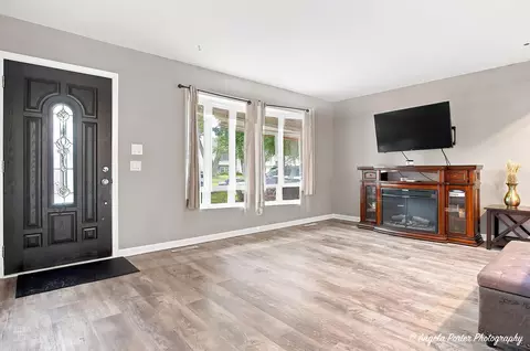 Other - 512 Silbury Ct, Mchenry, IL 60050 photo 1 of 6