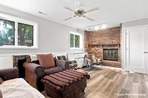 Living - 512 Silbury Ct, Mchenry, IL 60050 photo 3 of 3