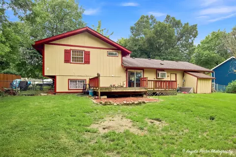 Exterior - 512 Silbury Ct, Mchenry, IL 60050 photo 3 of 4