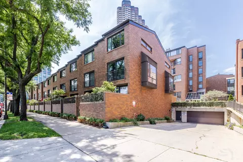 3700 N Lake Shore Dr #303, Chicago, IL 60613