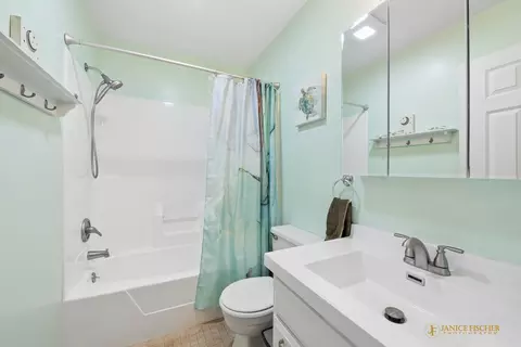 Bath - 2005 W May Dr, Johnsburg, IL 60051 photo 1 of 2