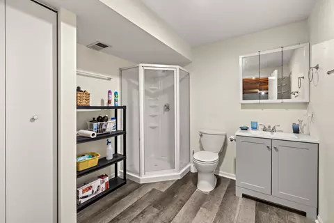 Bath - 3912 Boone Creek Cir, Mchenry, IL 60050 photo 5 of 5