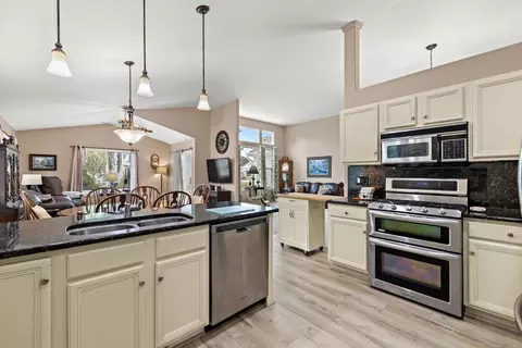 Kitchen - 3912 Boone Creek Cir, Mchenry, IL 60050 photo 4 of 5