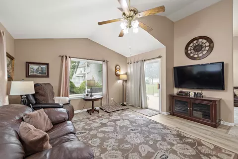 Living - 3912 Boone Creek Cir, Mchenry, IL 60050 photo 3 of 3