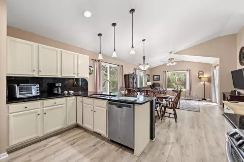 Kitchen - 3912 Boone Creek Cir, Mchenry, IL 60050 photo 3 of 5