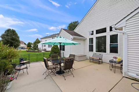 Exterior - 3912 Boone Creek Cir, Mchenry, IL 60050 photo 4 of 8