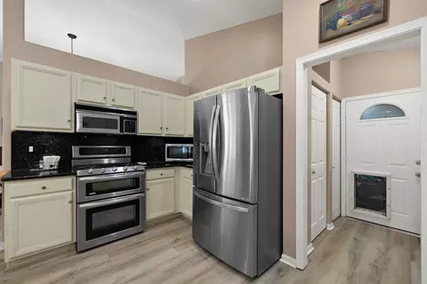 Kitchen - 3912 Boone Creek Cir, Mchenry, IL 60050 photo 5 of 5
