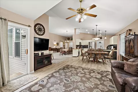 Entry Way - 3912 Boone Creek Cir, Mchenry, IL 60050 photo 4 of 4