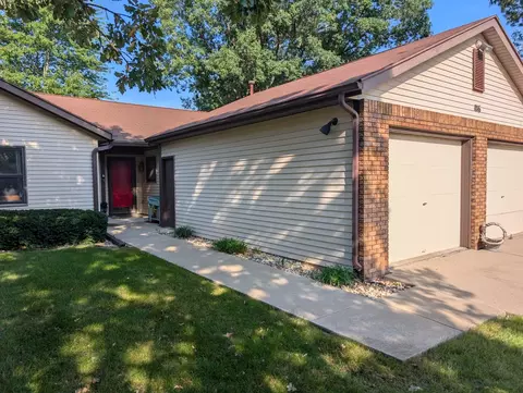 Exterior - 1016 Baxter Ln #1, Freeport, IL 61032 photo 3 of 4