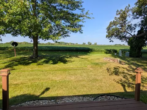Exterior - 1016 Baxter Ln #1, Freeport, IL 61032 photo 2 of 4
