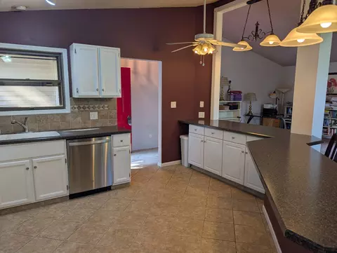 Kitchen - 1016 Baxter Ln #1, Freeport, IL 61032 photo 5 of 7