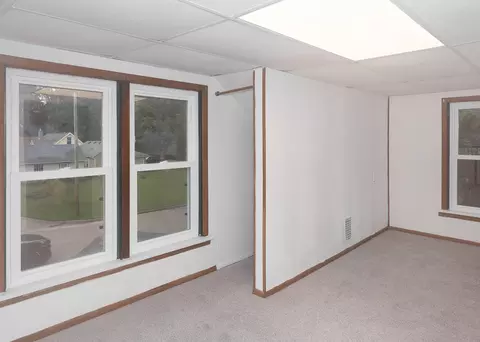 Bedroom - 5320 33rd Ave, Moline, IL 61265 photo 5 of 5