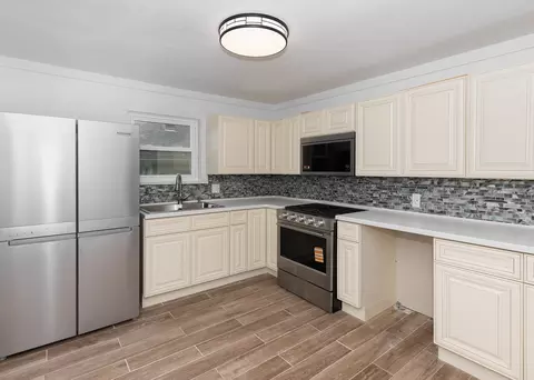 Kitchen - 5320 33rd Ave, Moline, IL 61265 photo 1 of 2
