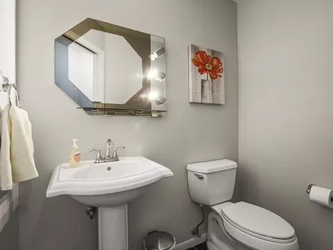 Bath - 572 Baintree Rd, Davis, IL 61019 photo 3 of 4