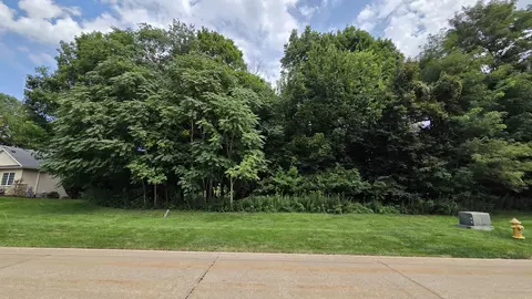 31 Chippiannock Pl, Rock Island, IL 61201