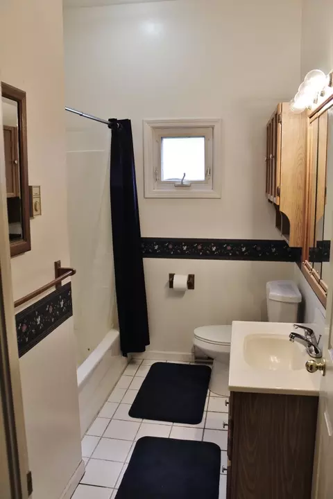 Bath - 416 E Benton St, Morris, IL 60450 photo 1 of 1