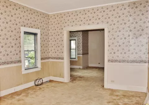 Living - 416 E Benton St, Morris, IL 60450 photo 2 of 6