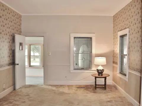 Living - 416 E Benton St, Morris, IL 60450 photo 1 of 6