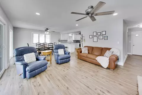 Living - 1929 Baintree Rd, Lake Summerset, IL 61019 photo 2 of 4