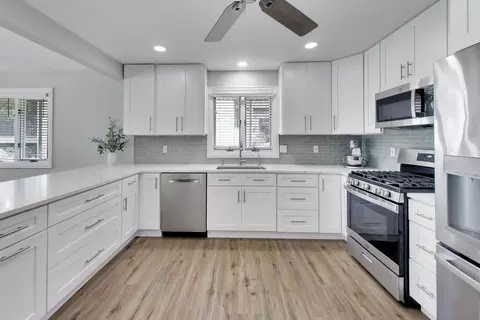 Kitchen - 1929 Baintree Rd, Lake Summerset, IL 61019 photo 2 of 4