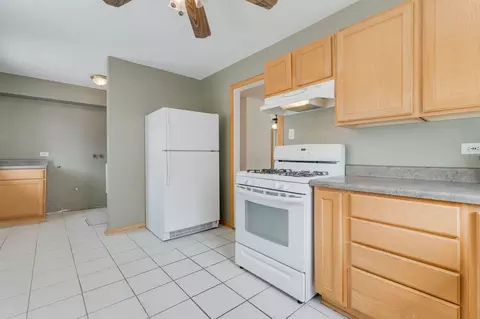Kitchen - 2808 S 10th Ave, Broadview, IL 60155 photo 4 of 4