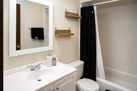 Bath - 1302 E Washington St #B1, Des Plaines, IL 60016 photo 2 of 6