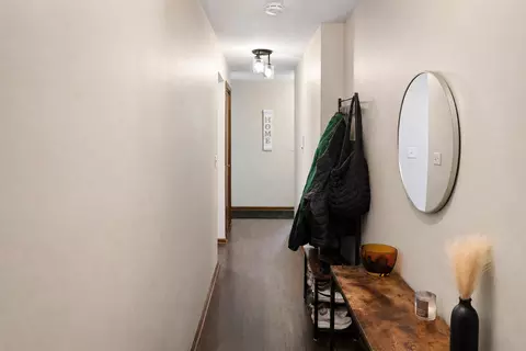 Entry Way - 1302 E Washington St #B1, Des Plaines, IL 60016 photo 1 of 3
