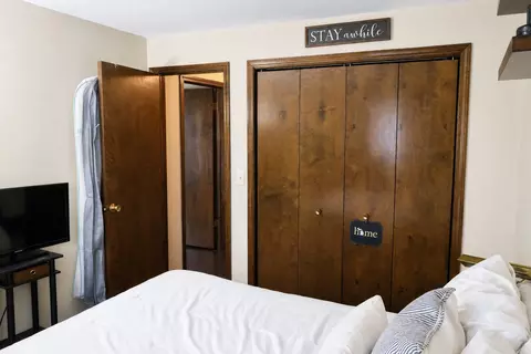 Bedroom - 1302 E Washington St #B1, Des Plaines, IL 60016 photo 4 of 10