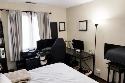 Bedroom - 1302 E Washington St #B1, Des Plaines, IL 60016 photo 2 of 10