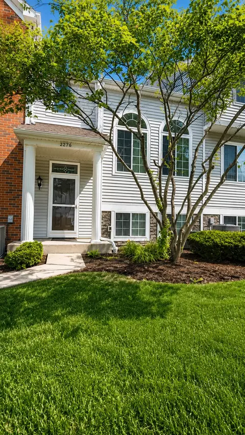 2276 Dawson Ln, Algonquin, IL 60102