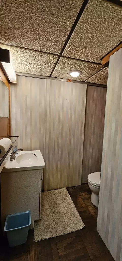 Bath - 2402 Cedar St, Rolling Meadows, IL 60008 photo 4 of 4