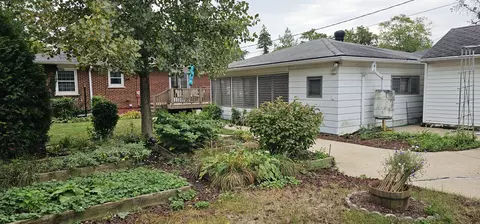 Exterior - 2402 Cedar St, Rolling Meadows, IL 60008 photo 9 of 16
