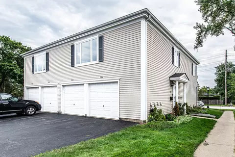 724 E Old Willow Rd #104D, Prospect Heights, IL 60070