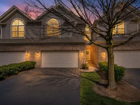 710 Juniper Ln, Lake In The Hills, IL 60156