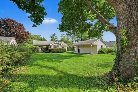 Exterior - 1006 Arbor Ave, Wheaton, IL 60189 photo 1 of 3