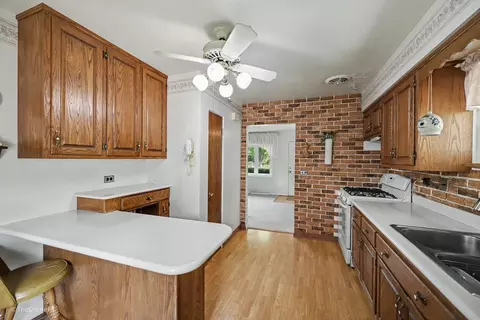 Kitchen - 1006 Arbor Ave, Wheaton, IL 60189 photo 1 of 2