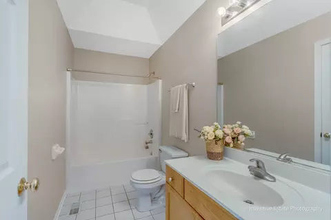 Bath - 1925 Danube Way, Bolingbrook, IL 60490 photo 4 of 4